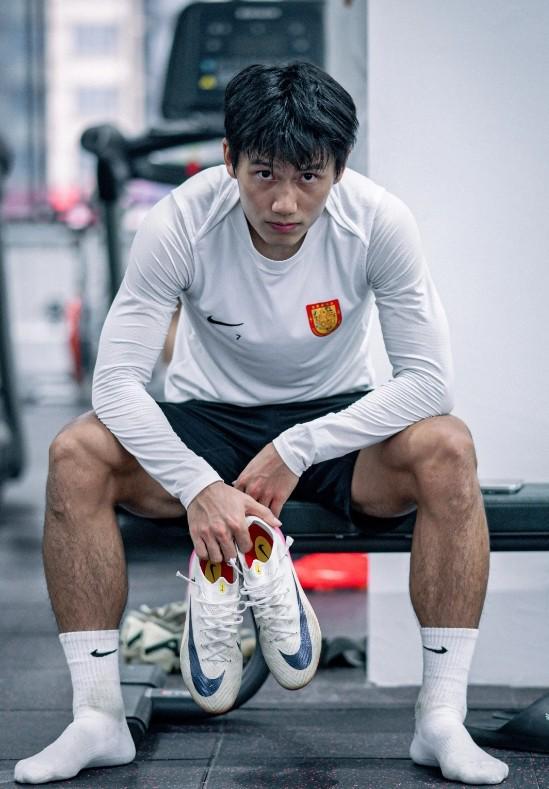 向余望晒照：做自己的天做自己的地，积极向上无所畏惧