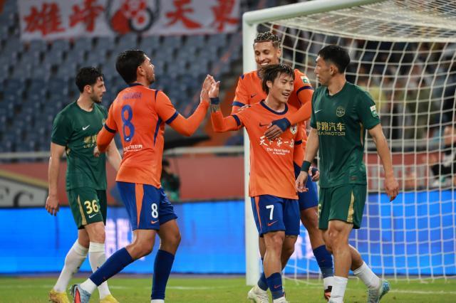 【中超】卡扎伊什维利梅开二度 泰山4比0九人浙江队