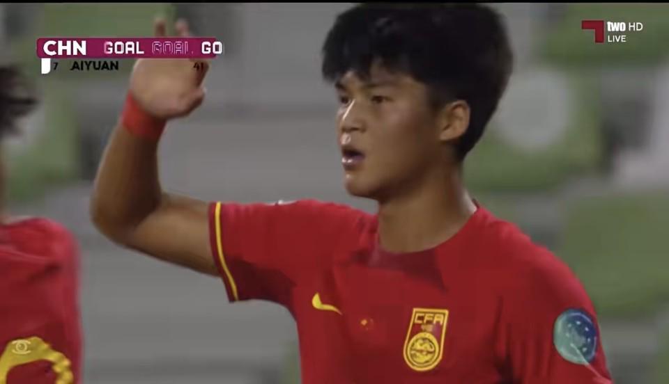 U16国足进球功臣被直红罚下！疑似朝对手吐口水 张耀坤面色铁青